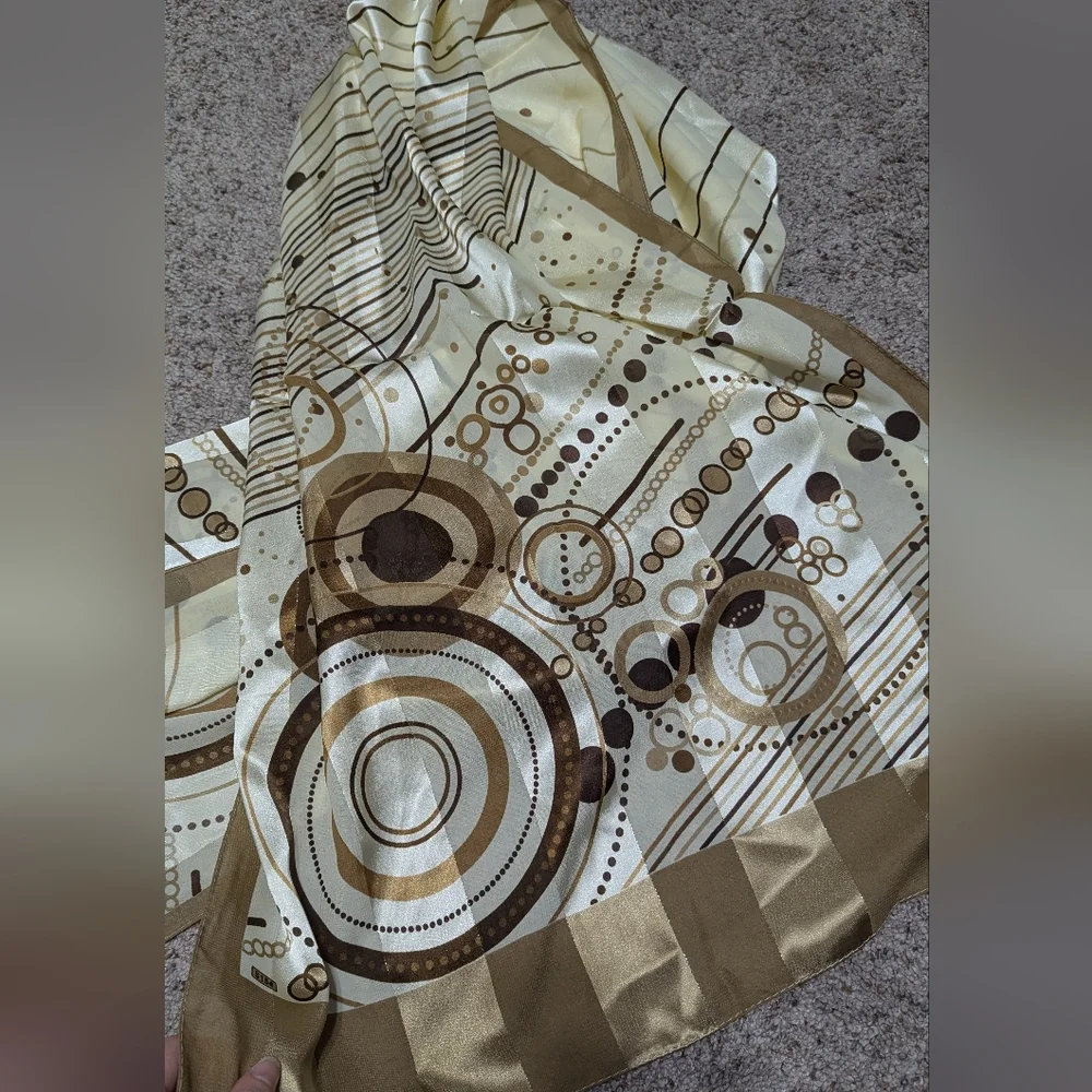 SINAM Geometric Patterned Scarf/Hijabi in Cream and Brown